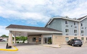 Super 8 By Wyndham Winnipeg West