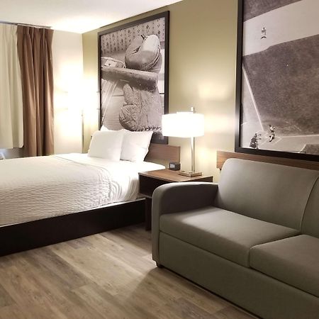 Super 8 By Wyndham Winnipeg West Extérieur photo