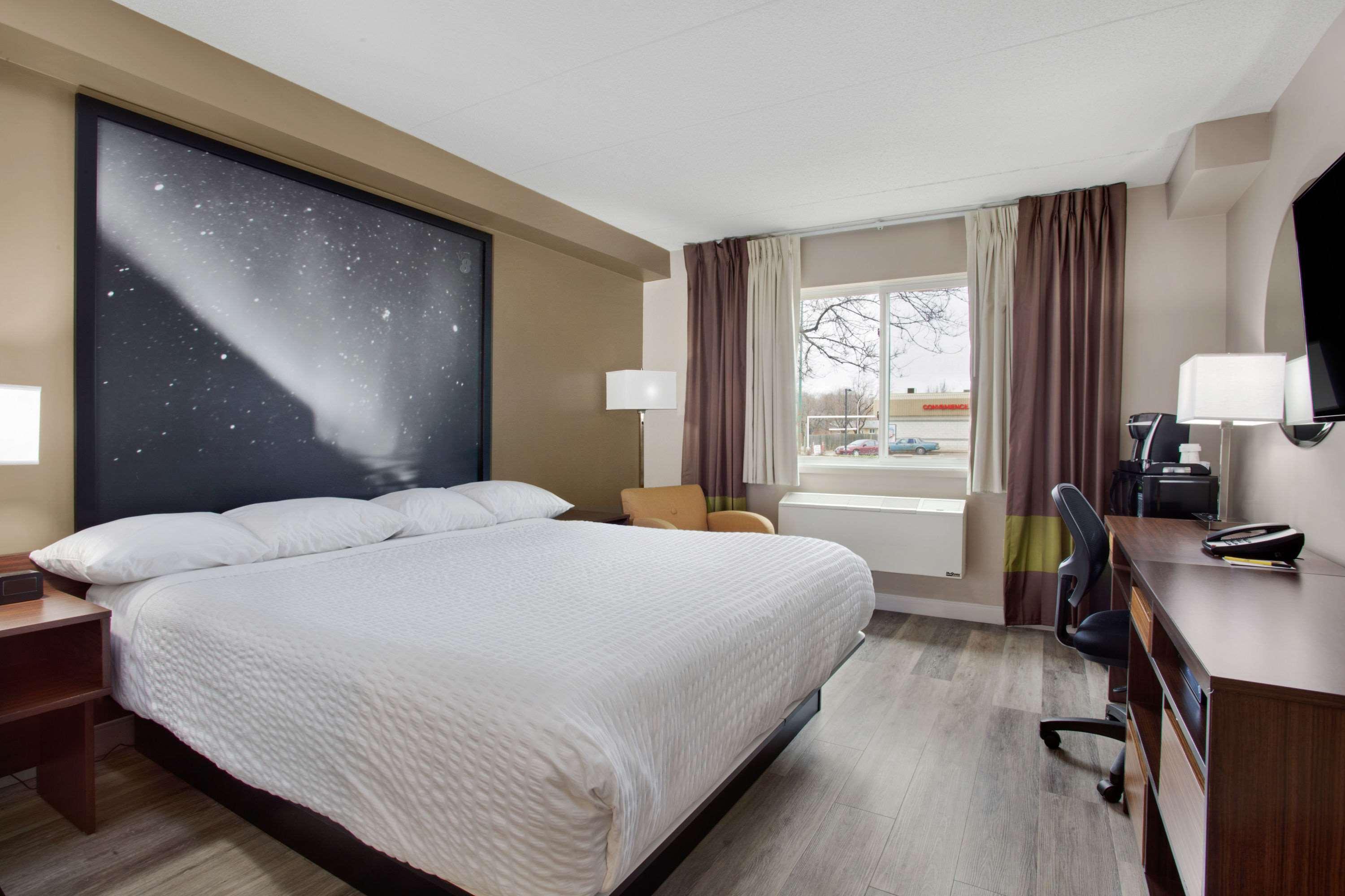 Super 8 By Wyndham Winnipeg West Extérieur photo