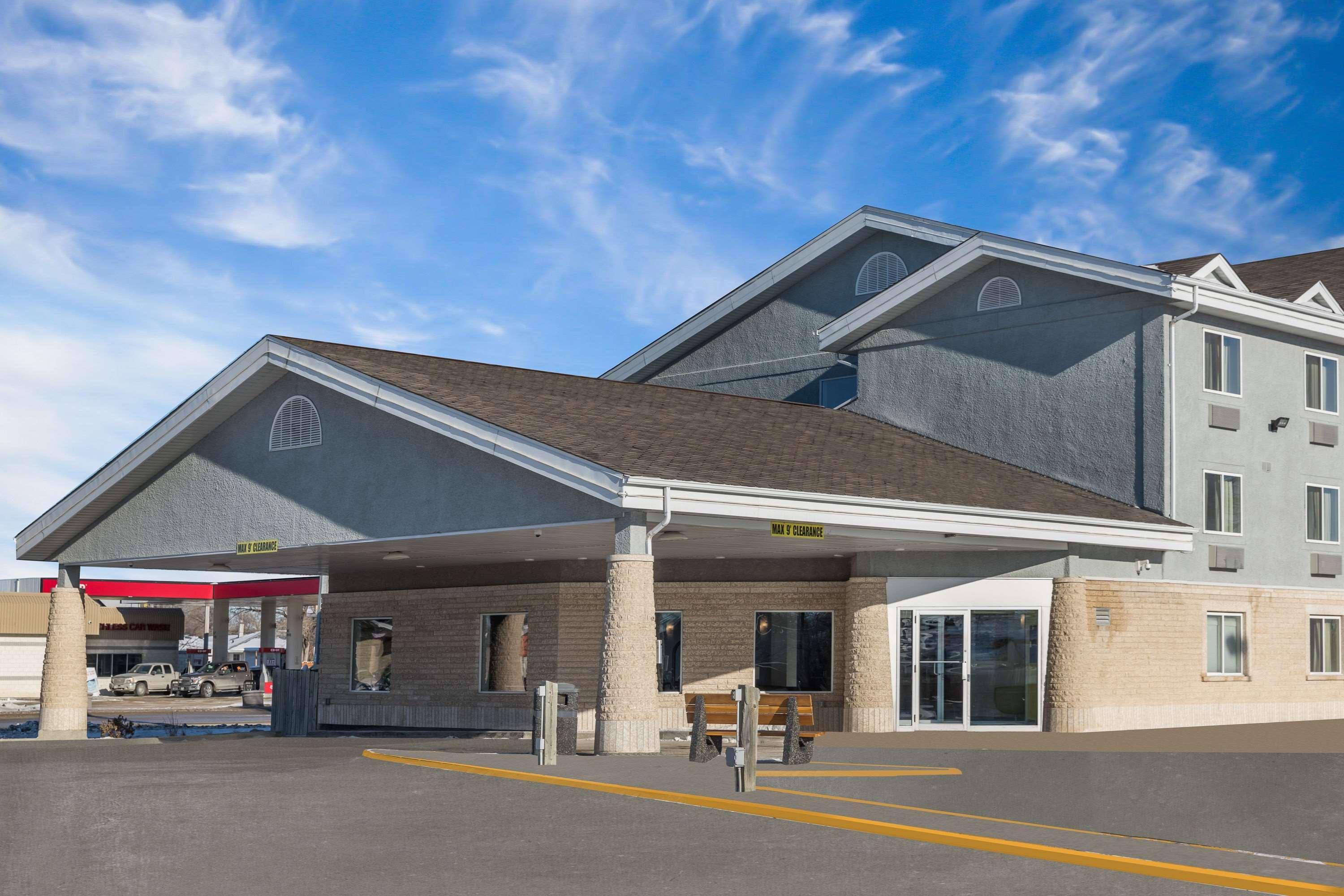 Super 8 By Wyndham Winnipeg West Extérieur photo