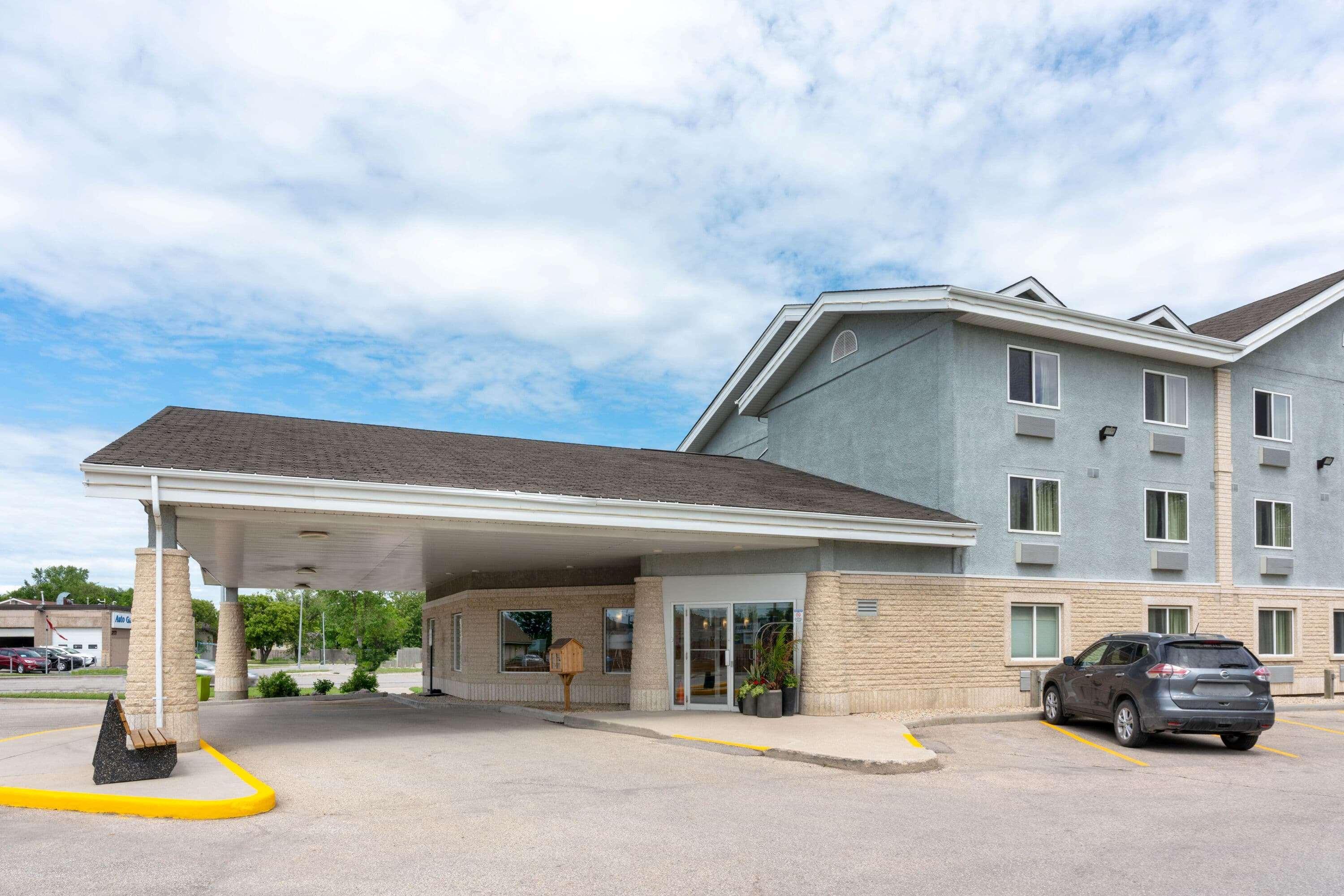 Super 8 By Wyndham Winnipeg West Extérieur photo