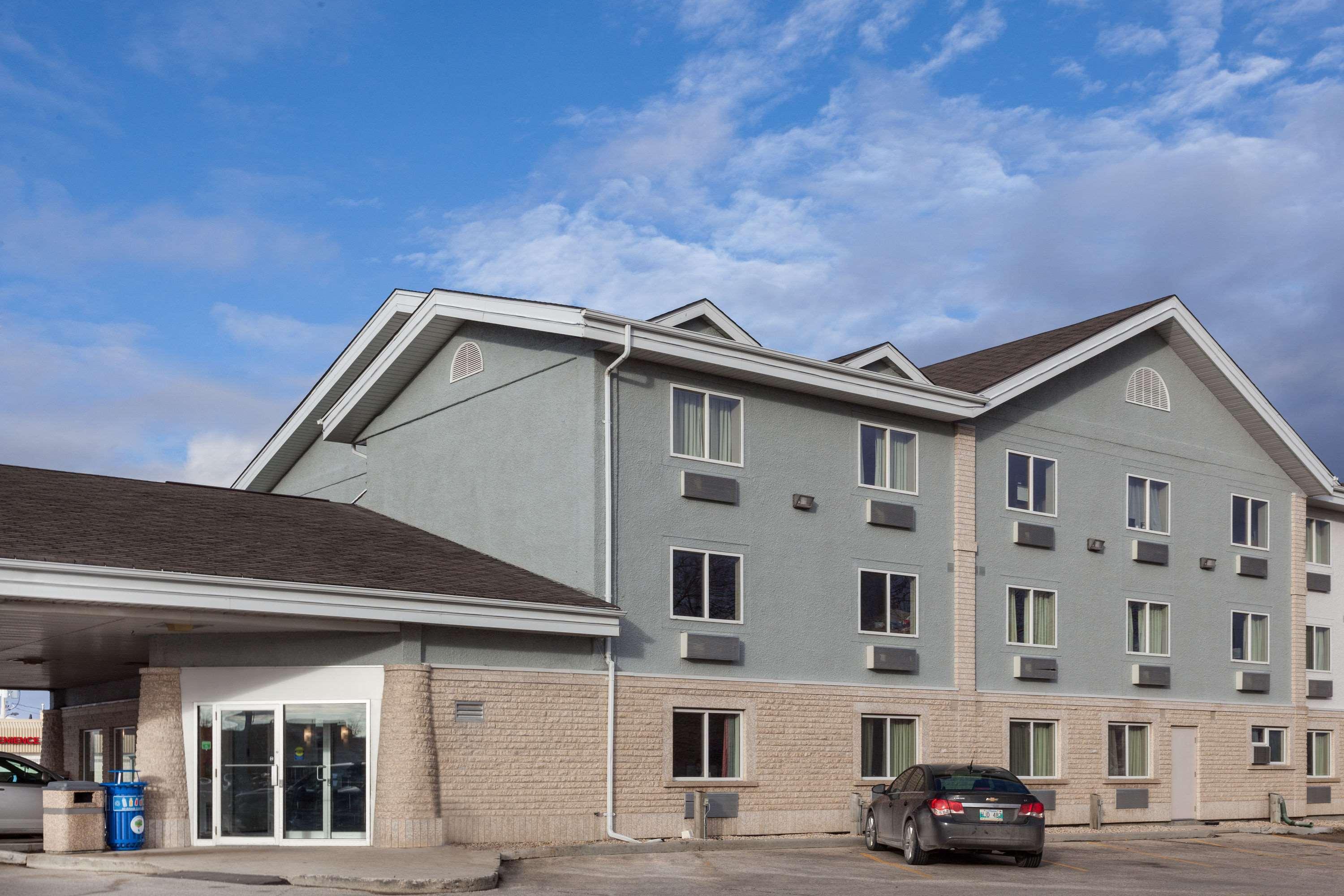 Super 8 By Wyndham Winnipeg West Extérieur photo