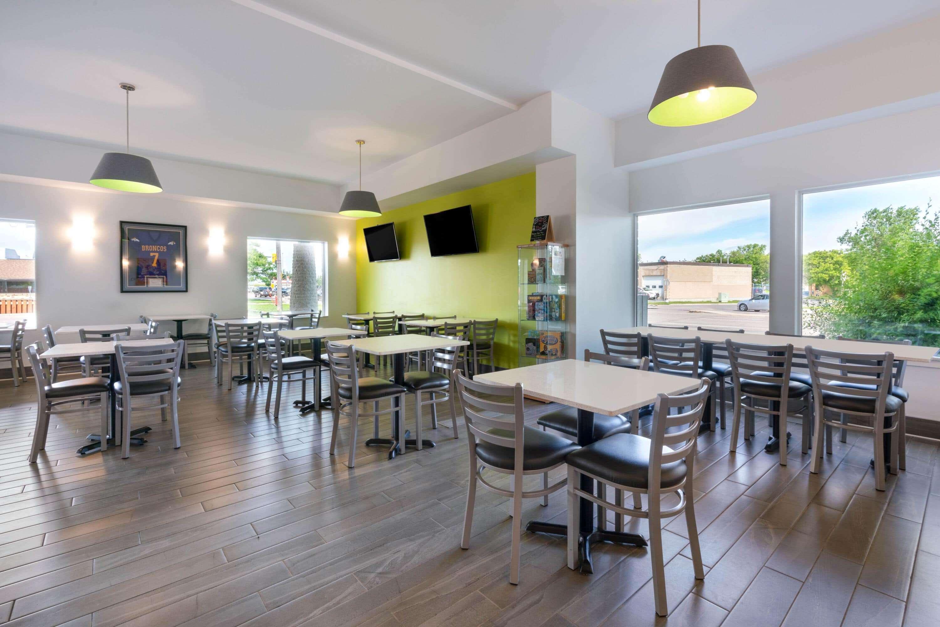 Super 8 By Wyndham Winnipeg West Extérieur photo