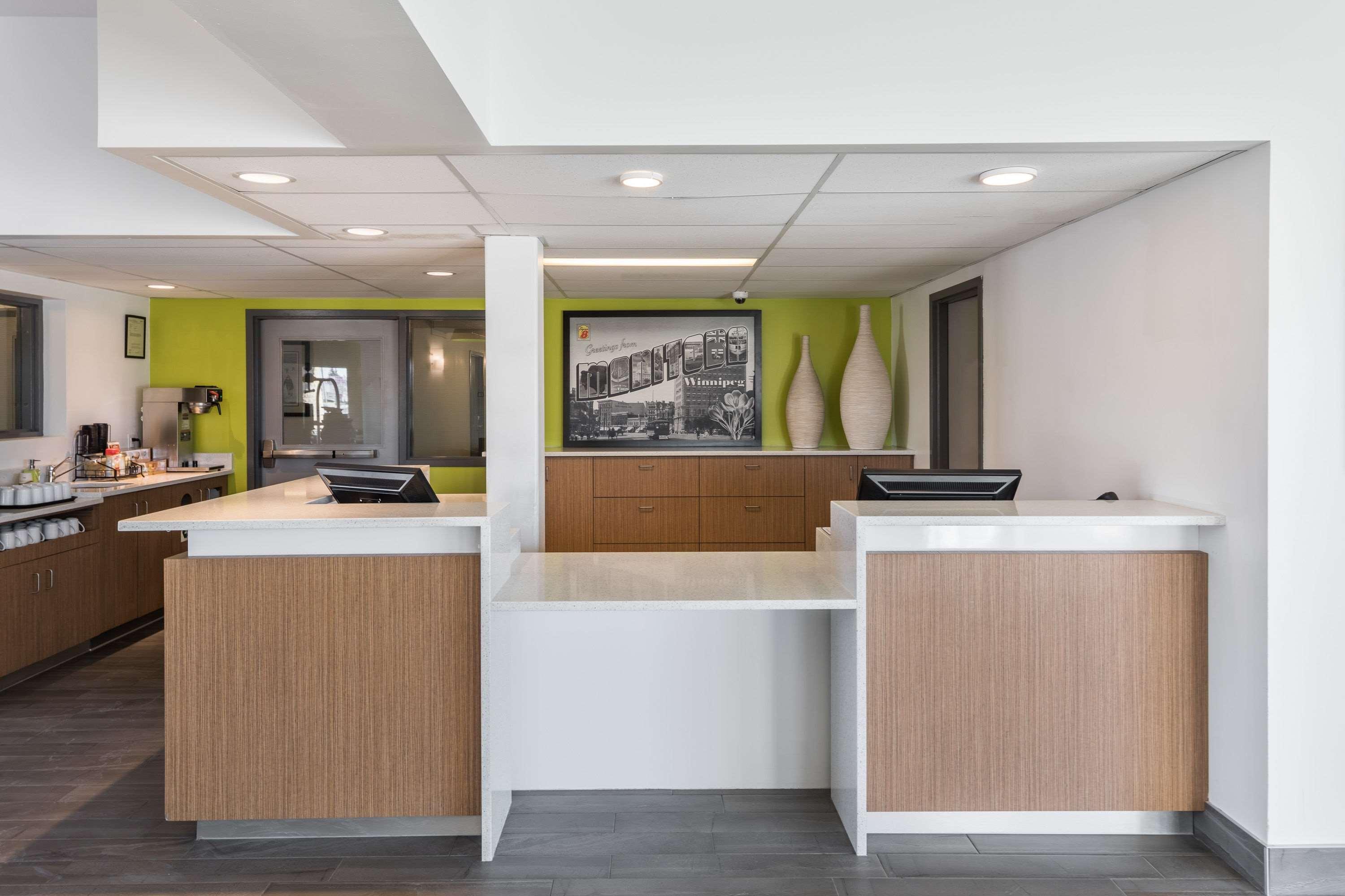 Super 8 By Wyndham Winnipeg West Extérieur photo