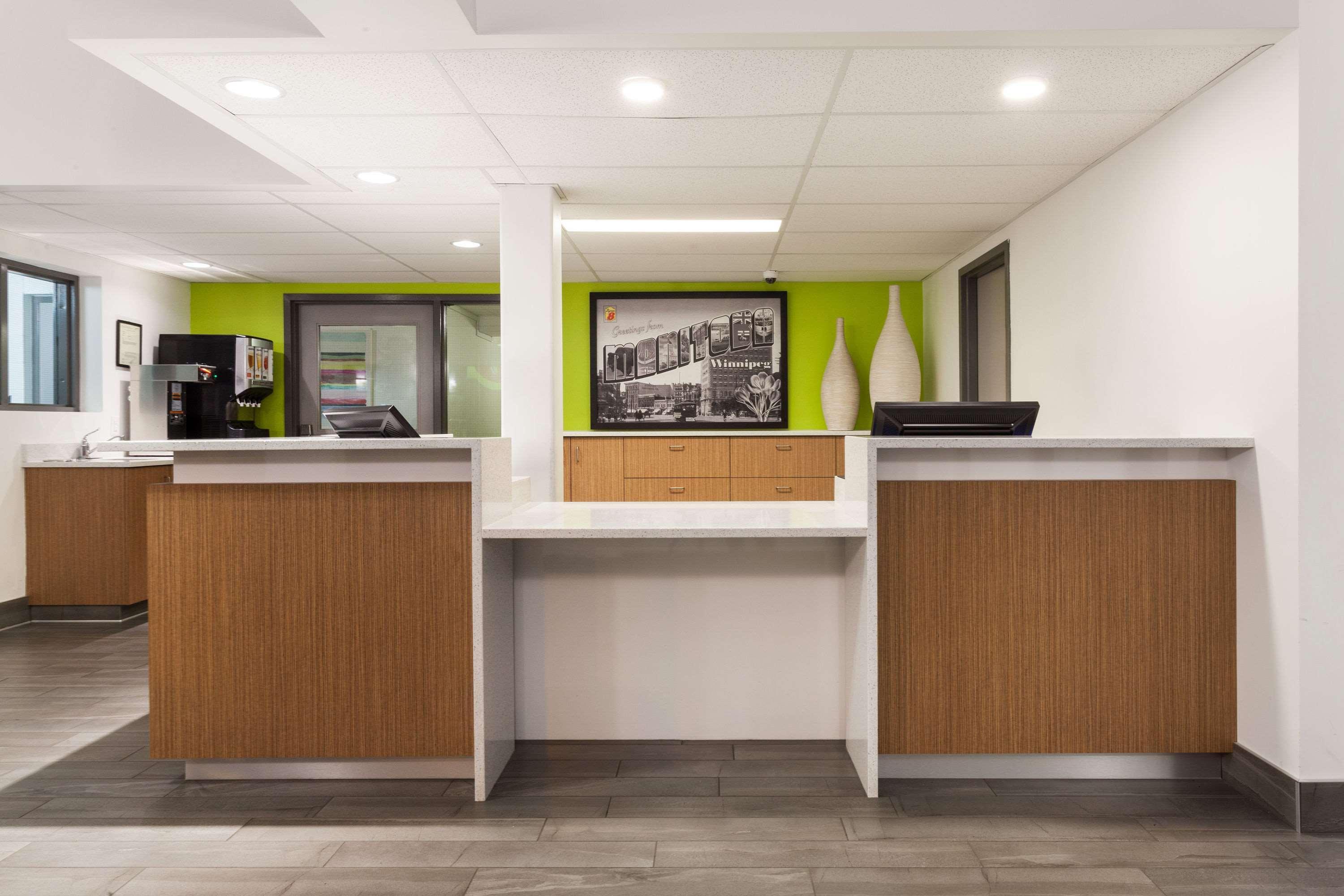 Super 8 By Wyndham Winnipeg West Extérieur photo