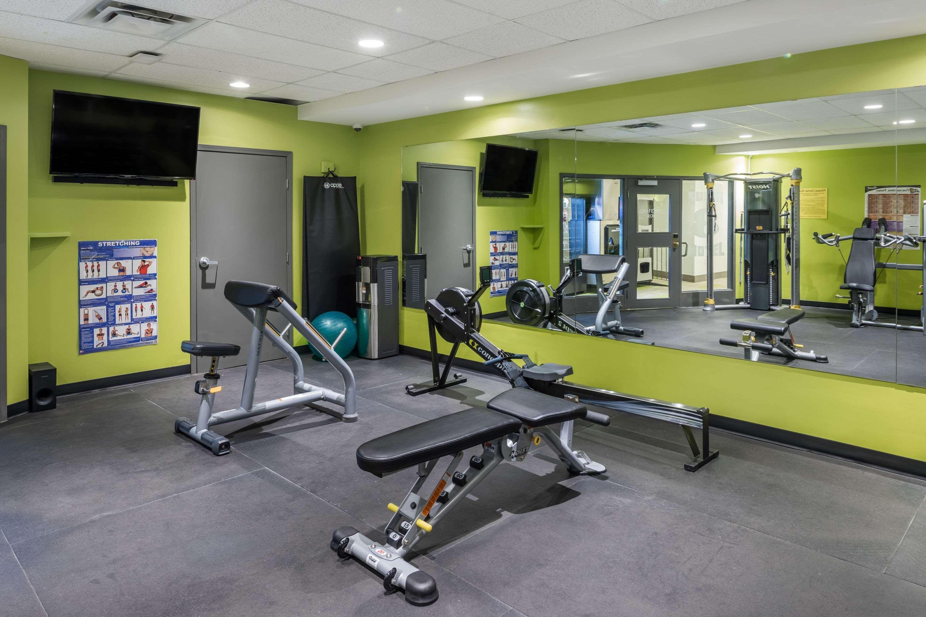 Super 8 By Wyndham Winnipeg West Extérieur photo