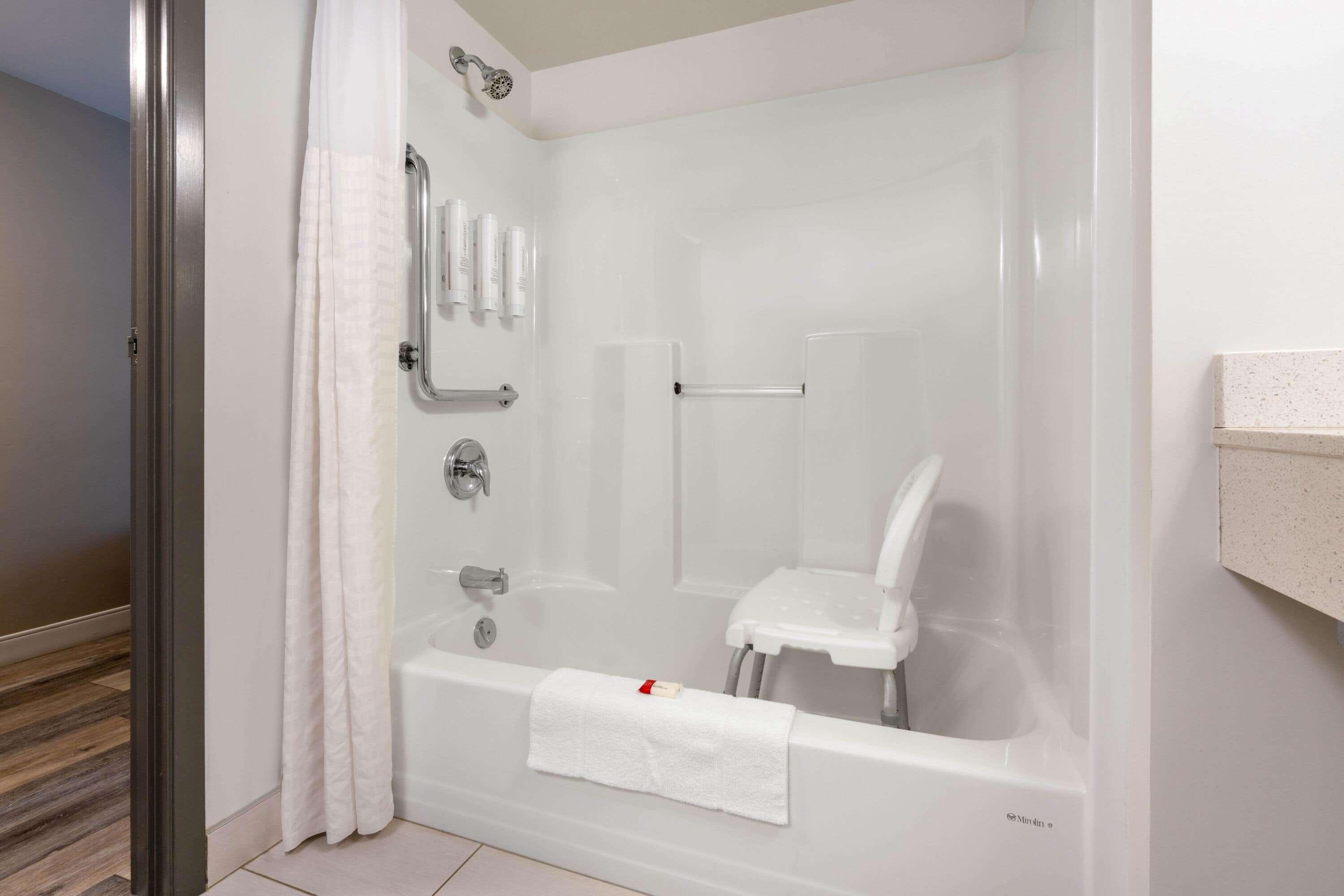 Super 8 By Wyndham Winnipeg West Extérieur photo