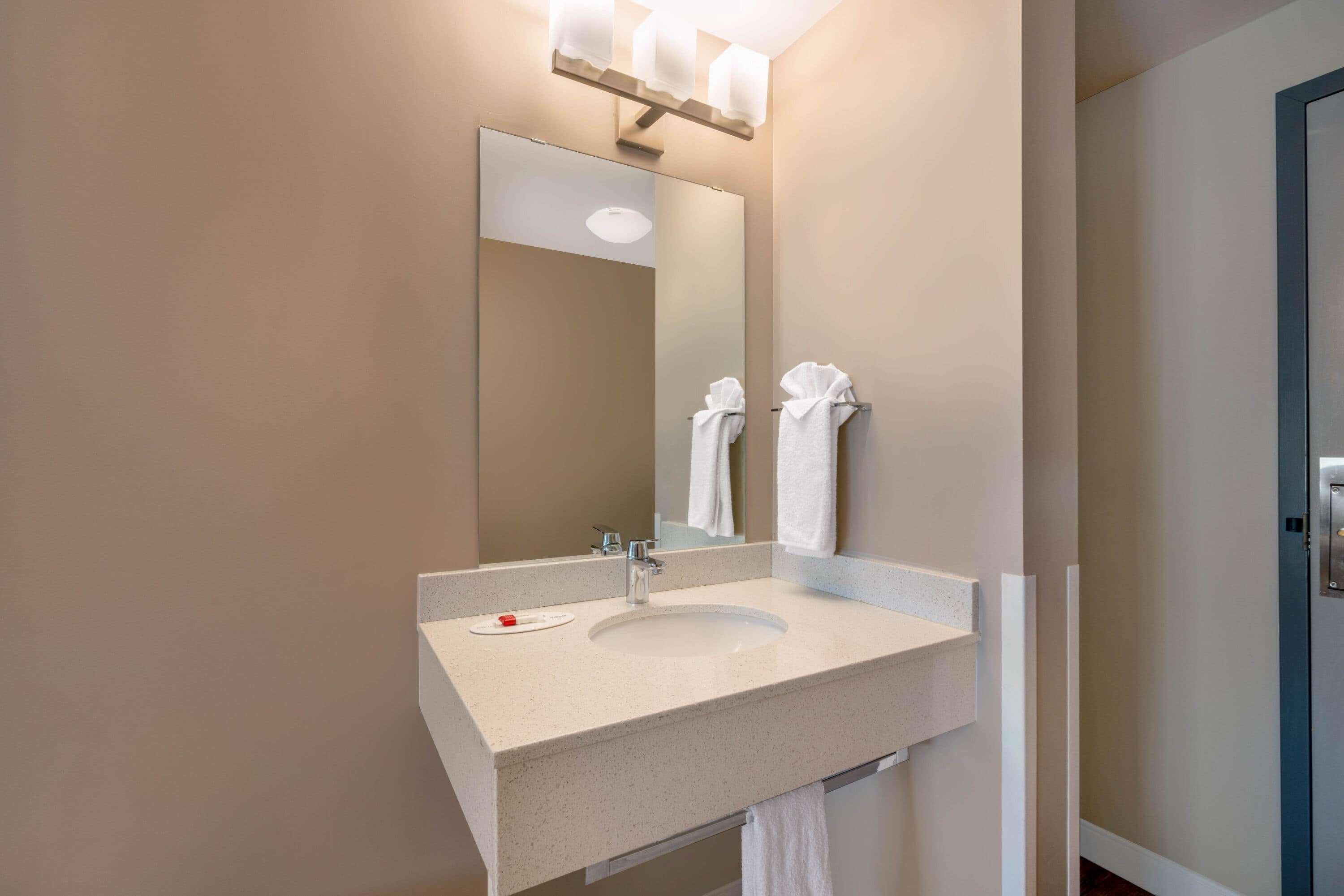 Super 8 By Wyndham Winnipeg West Extérieur photo