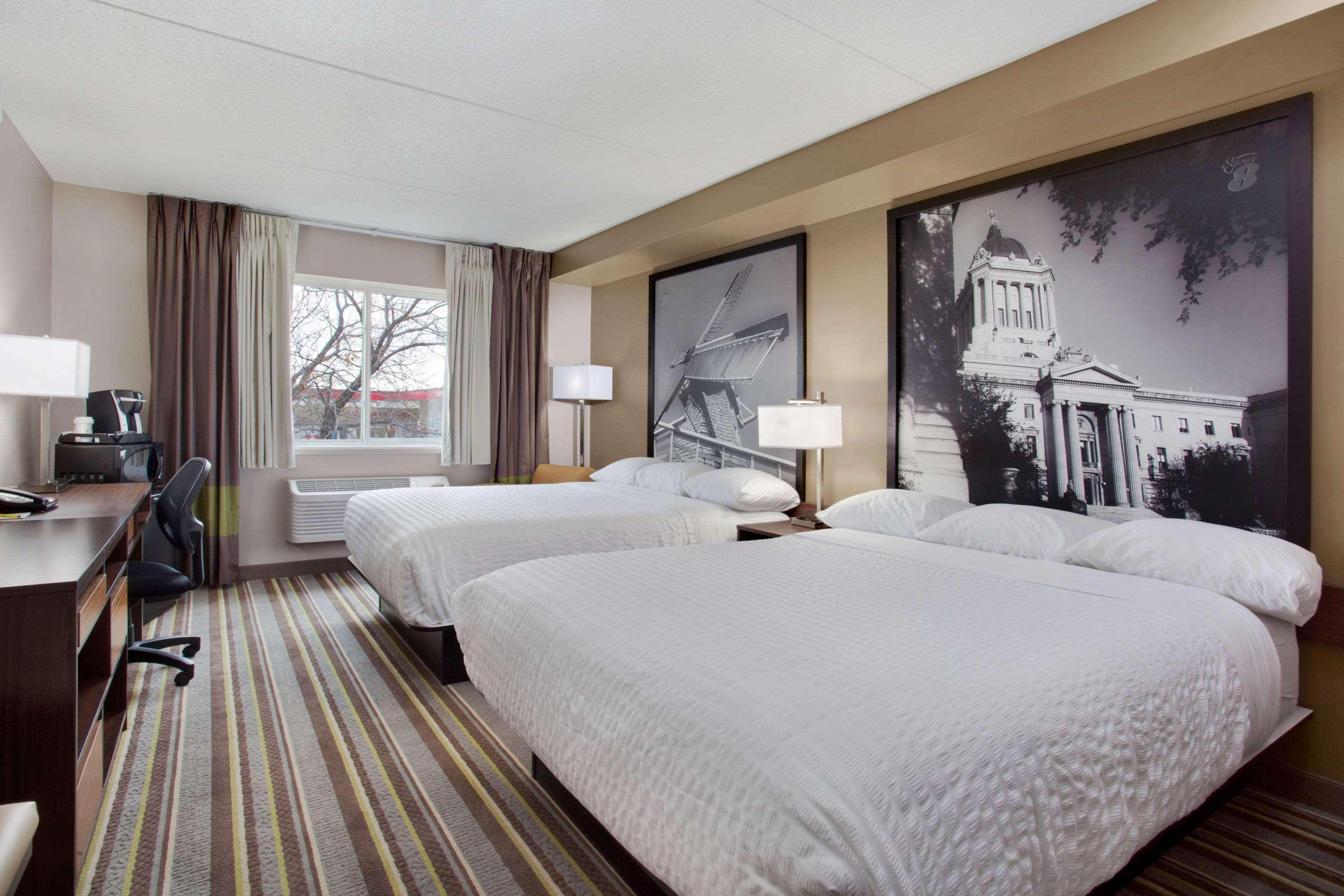 Super 8 By Wyndham Winnipeg West Extérieur photo