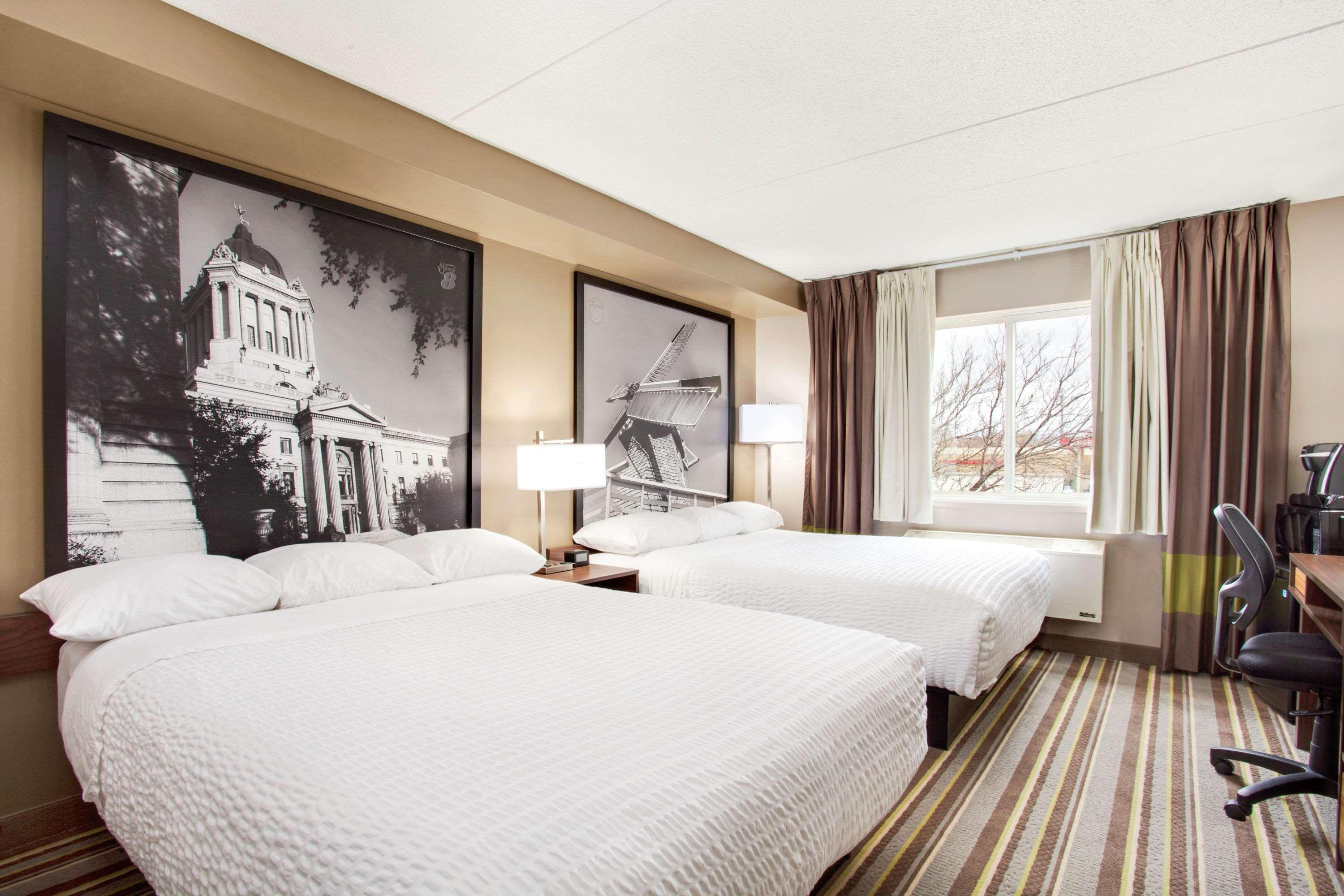 Super 8 By Wyndham Winnipeg West Extérieur photo