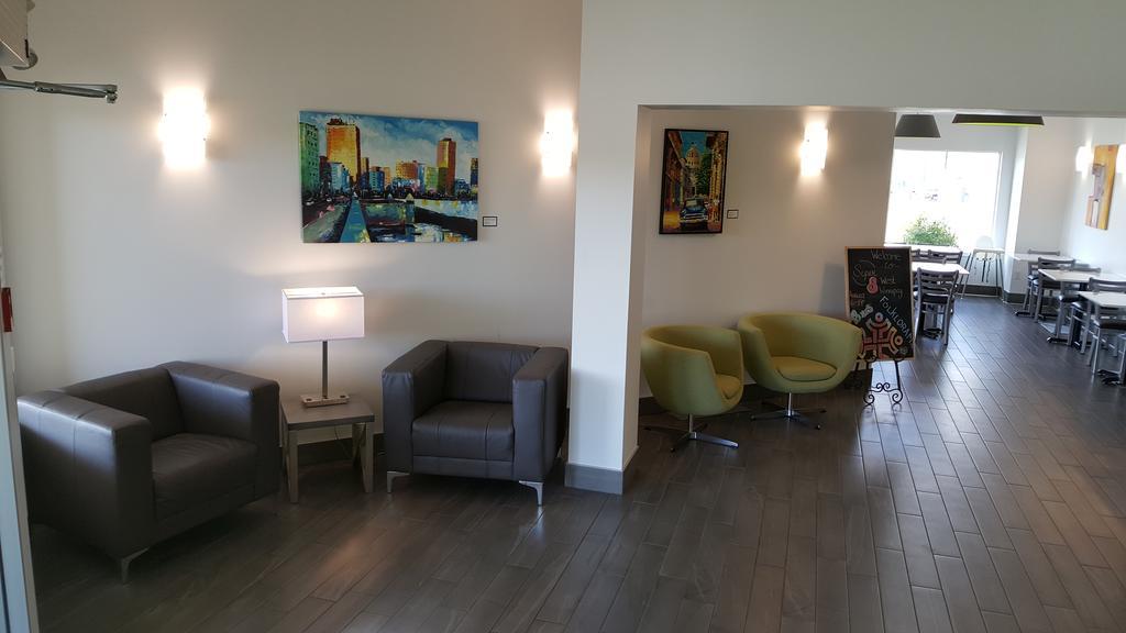 Super 8 By Wyndham Winnipeg West Extérieur photo