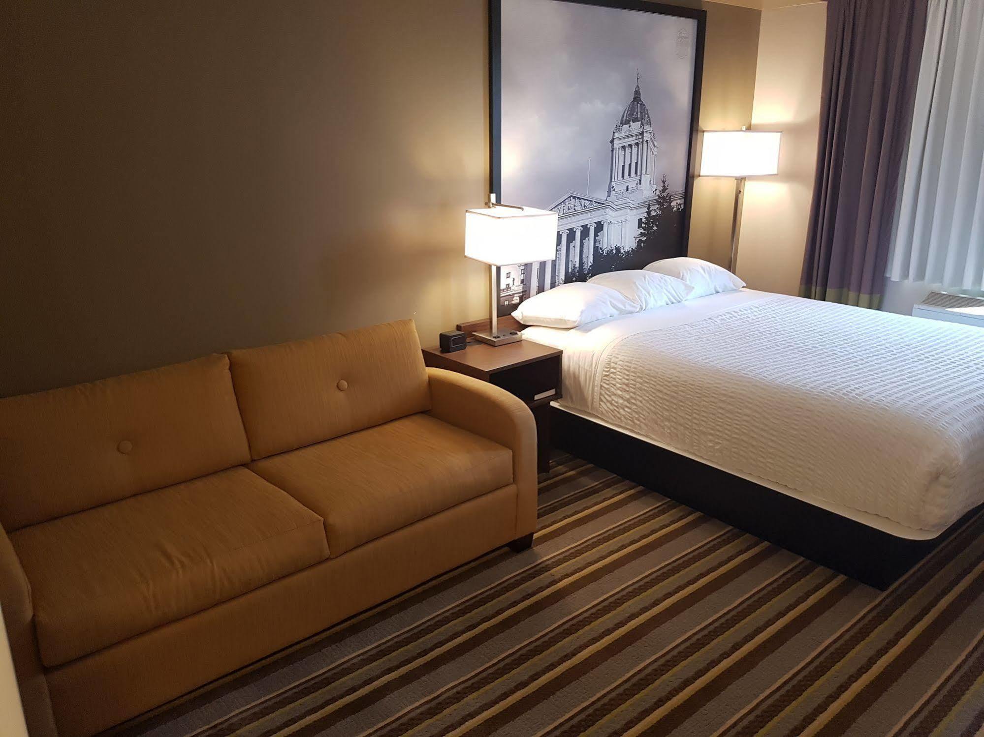 Super 8 By Wyndham Winnipeg West Extérieur photo