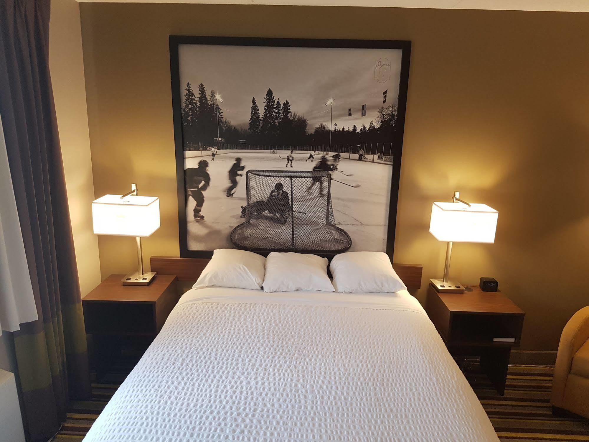 Super 8 By Wyndham Winnipeg West Extérieur photo