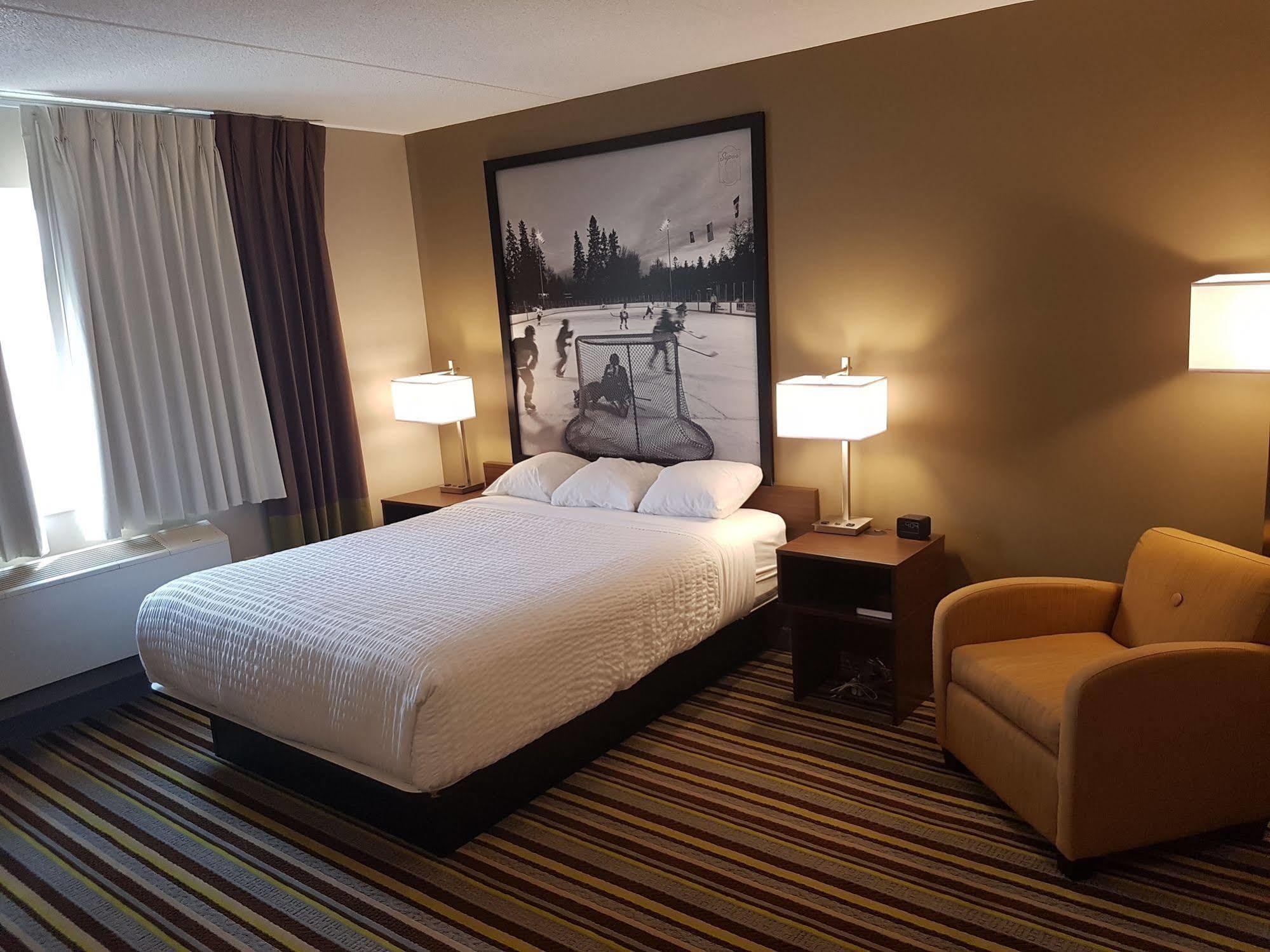 Super 8 By Wyndham Winnipeg West Extérieur photo